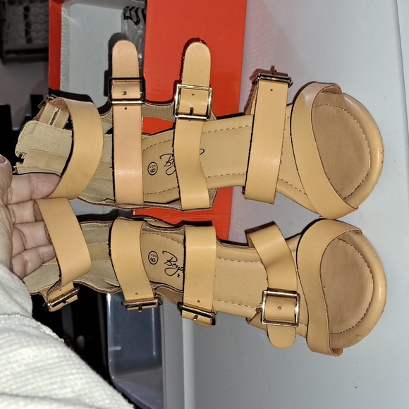 STRAPPY ANKLE HEELS. - Picture 4 of 4